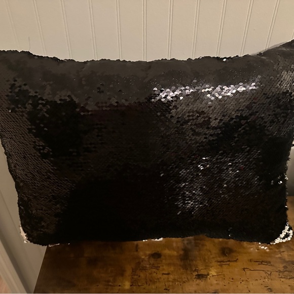 Reverable Pillow - Picture 2 of 3